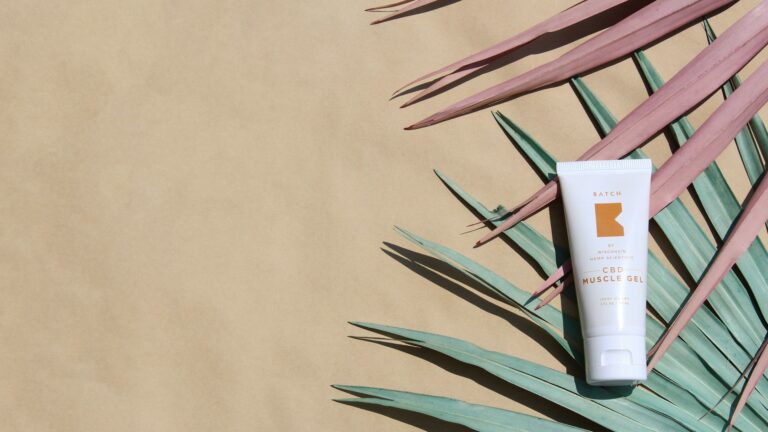 2026 Best Mineral Sunscreens for Acne: Derm Picks Under $40