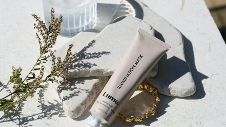 2026 Guide to Tretinoin Alternatives: Budget-Friendly Retinoids