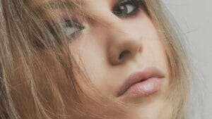 2026 Summer Makeup Trends: Metallic Eyes and Glossy Lips