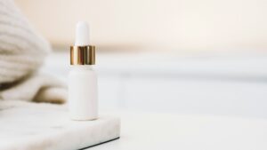Bakuchiol vs Retinaldehyde 2026: Which Anti-Aging Wins?