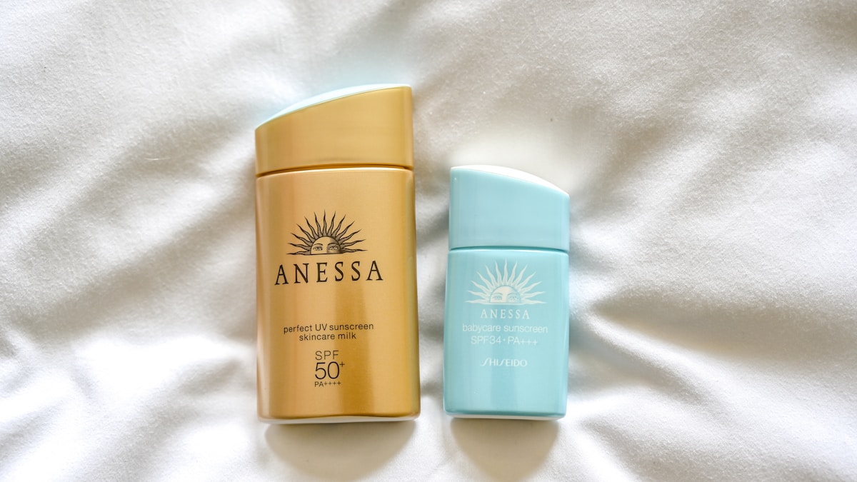 mineral sunscreen for acne-prone skin over 40