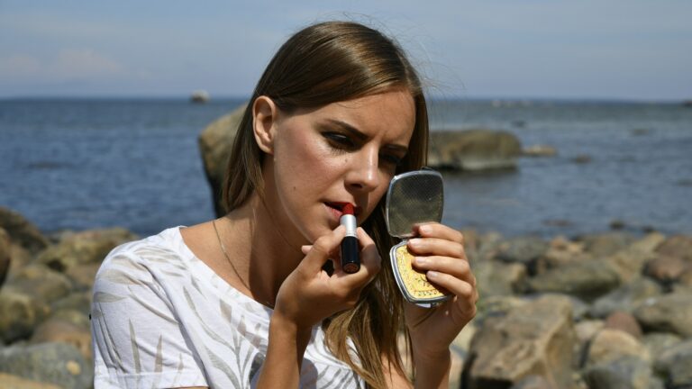 Best Sunscreen Sticks for On-the-Go Reapplication 2026