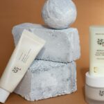 Best Sunscreens for Acne-Prone Skin 2026: Non-Comedogenic SPF