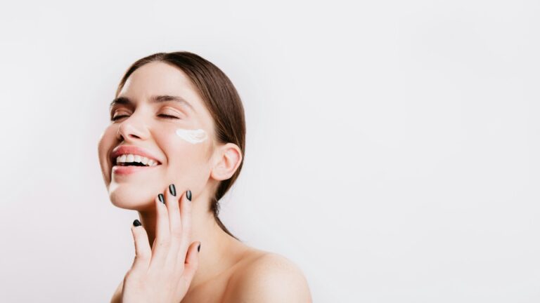 Best Sunscreens for Acne-Prone Skin in 2026: Derm Picks