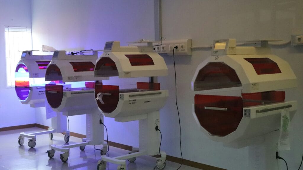 Laser Caps vs Microneedling: Best Hair Growth Devices 2026