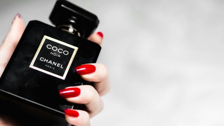 Luxury Fragrances That Last All Day: 2026 Summer Guide
