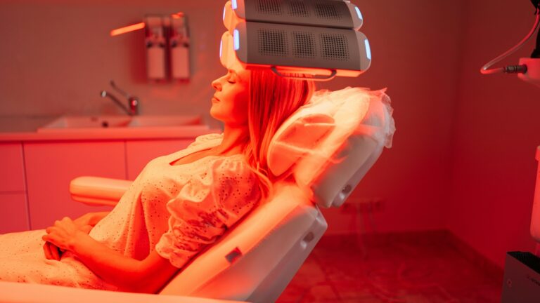 Minoxidil vs Red Light Therapy for Hair Growth: 2026 Guide