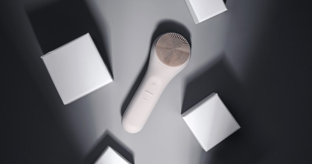 New Anti-Aging Device Uses Smart Sensors for Youthful Skin