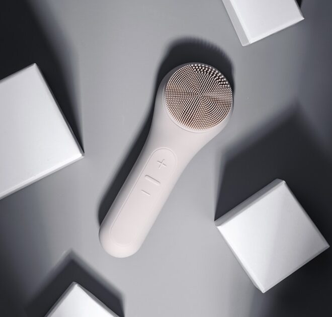 Smart Anti-Aging Device Review: LED, RF and Microcurrent Skincare Technology Explained