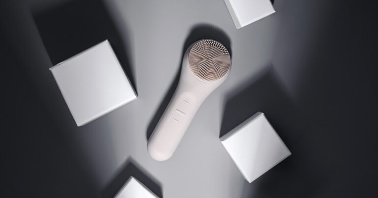Smart Anti-Aging Device Review: LED, RF and Microcurrent Skincare Technology Explained
