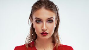 Summer 2026 Makeup Trends: Dewy Skin and Bold Lips Guide