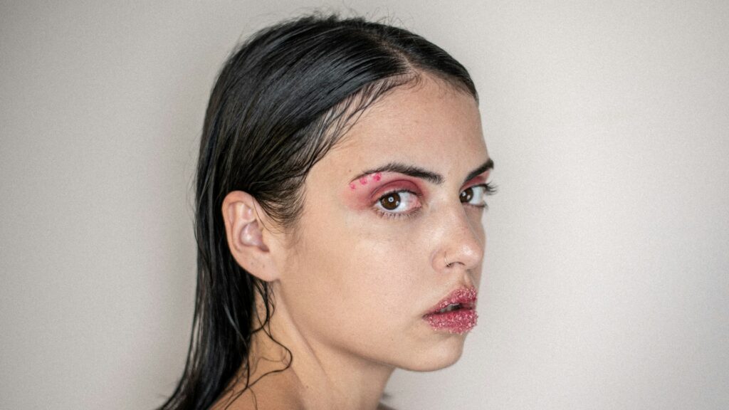 Summer Makeup Trends 2026: Glass Skin and Minimalist Looks