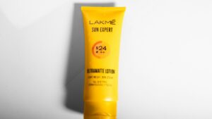 Top Sunscreens for Acne-Prone Skin 2026: Derm Picks