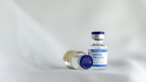 Tretinoin vs Bakuchiol vs Peptides: Best Anti-Aging 2026