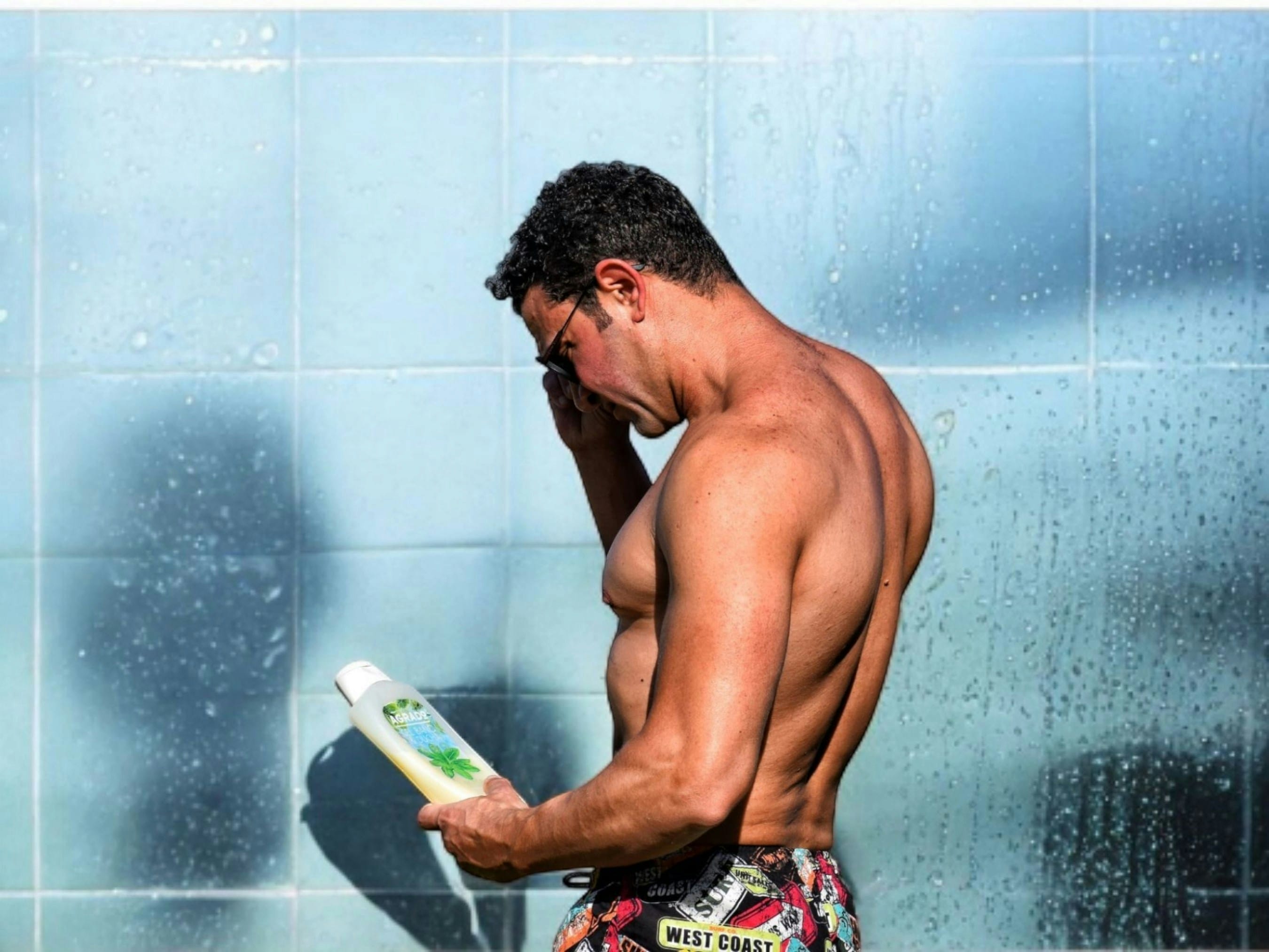 How Often to Reapply Sunscreen? 2026 Expert Tips 4 reapply sunscreen
