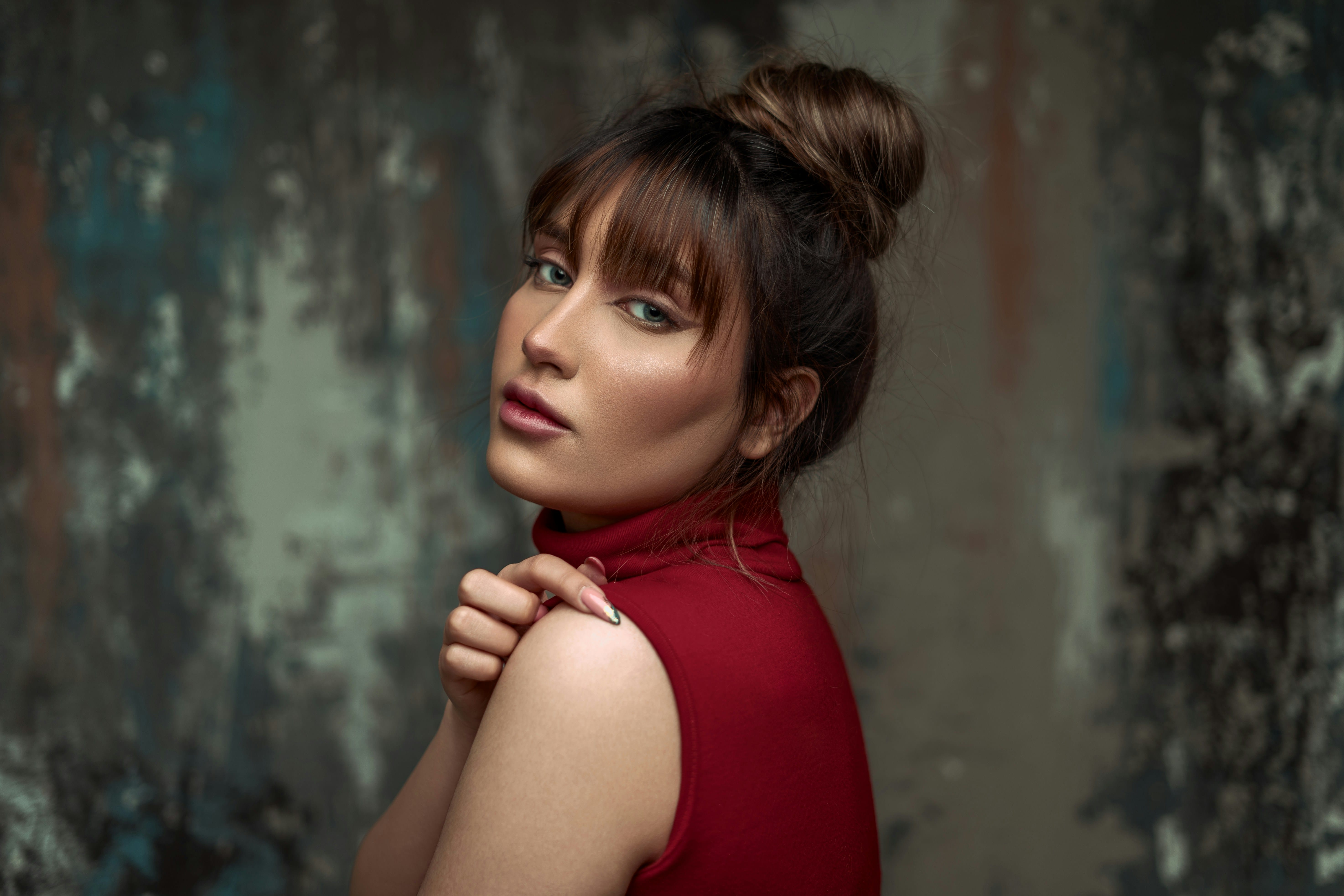 8 Updos for Thick Hair That Maximize Volume: Summer Guide 2 updos for thick hair